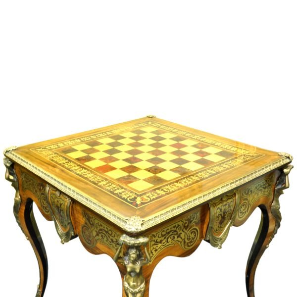 Fransız Boulle Satranç Masası - Bronz Figür ve İşlemeli - 19. yüzyıl - İki Sandalyeli - Üstü Boulle ve Pirinç Kakma- 80(G) x 80(D) x 80(Y) cm -4-